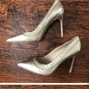 Pour la Victoire Heels Pumps Cerella Gold Metallic Stiletto Size 9.5 NEW